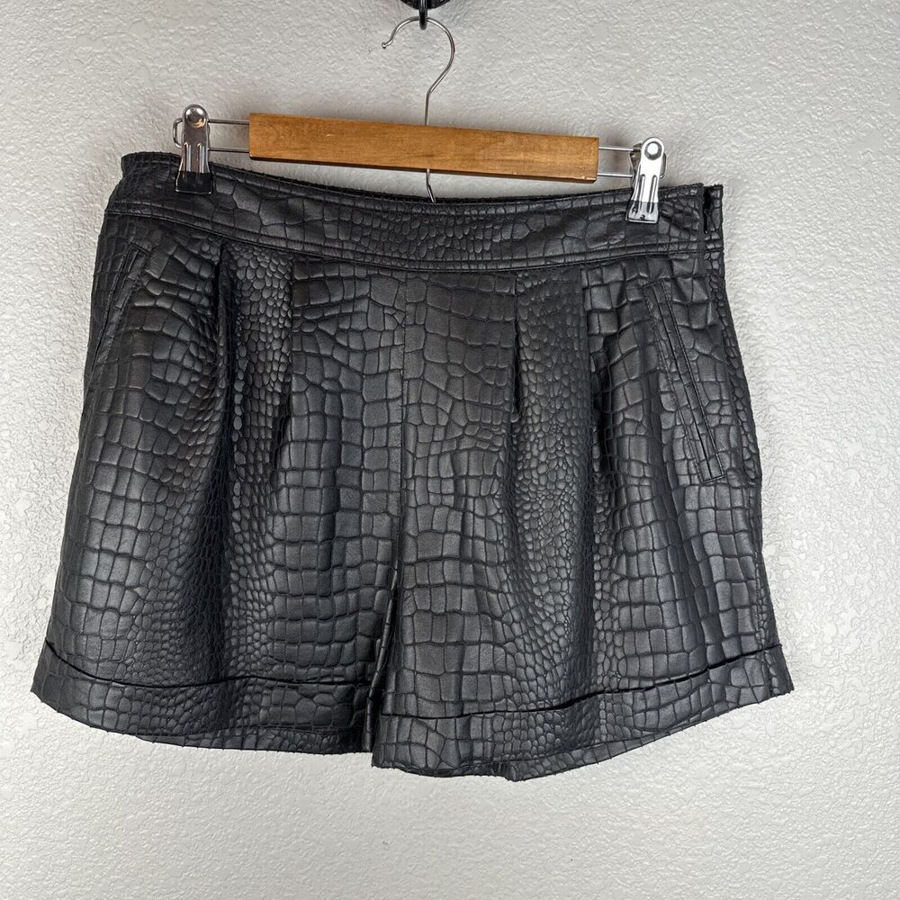 Catherine Malandrino Womens Shorts Size 10 Black Faux Leather Snake Skin Pockets
